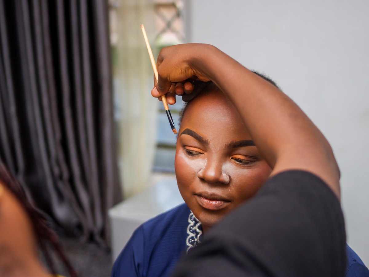 Brow Lamination & Shaping